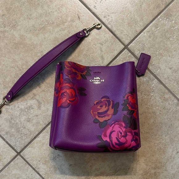 Coach Handbags - Coach Mollie 22 Bucket Bag Roses Crossbody